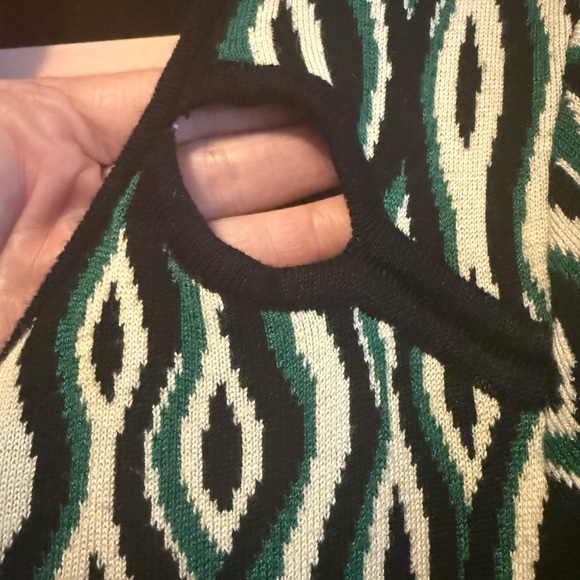 Gabby Skye Black and Green Long Sleeve Dress - Picture 6 of 9